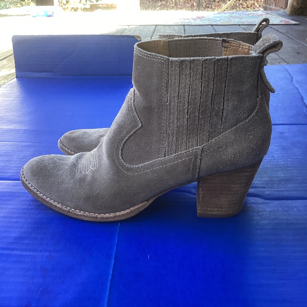 Dolce Vita Tan Suede Ankle Heeled SouthWestern Boots, size 8.5 - Picture 3 of 7